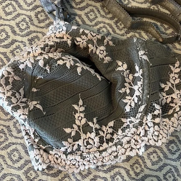 Wacoal Embrace Lace Underwire Bra 65191 Gray/Cream​​​​​​​​​ - Picture 13 of 15
